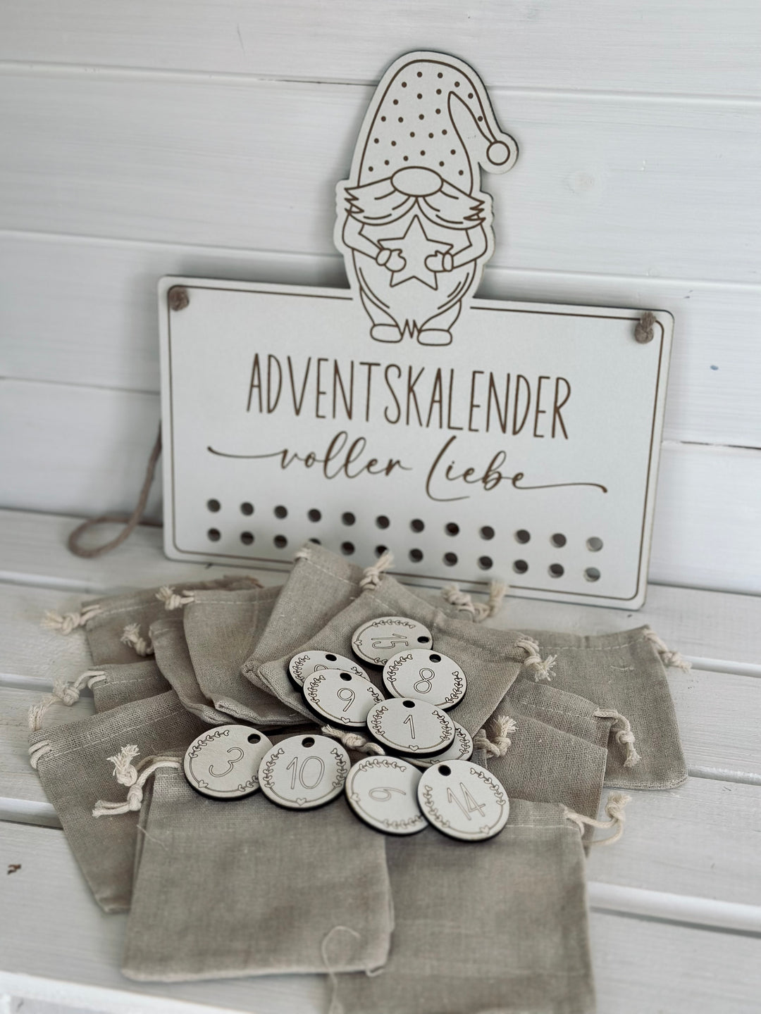 Adventskalender voller Liebe mit Jutesäckchen