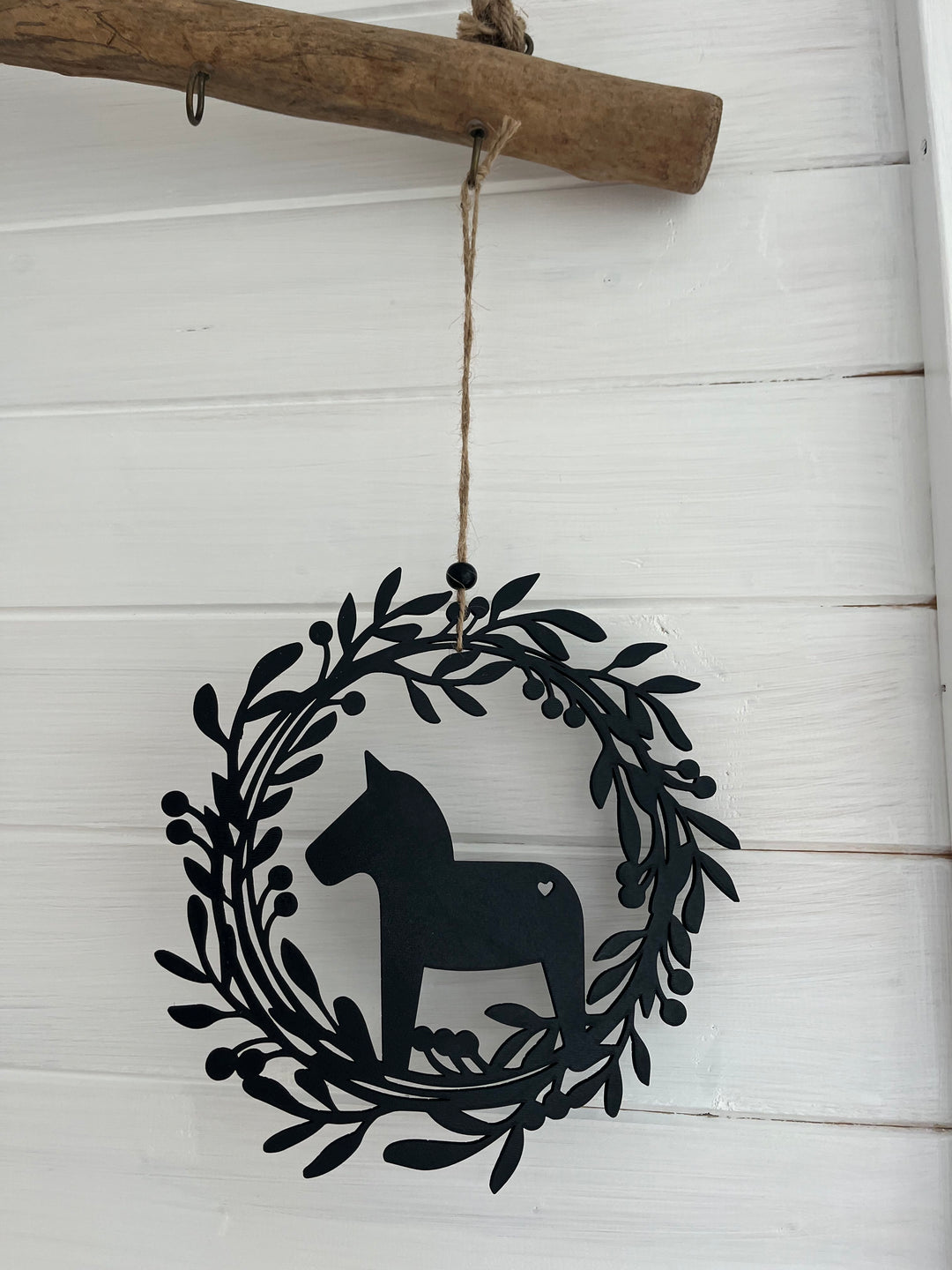 Dalapferd (Dalahäst) Fensterdekoration aus Holz